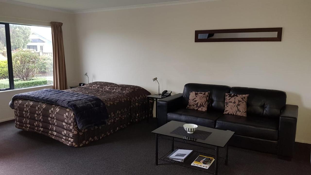 Tudor Lodge Motel Хоера Экстерьер фото