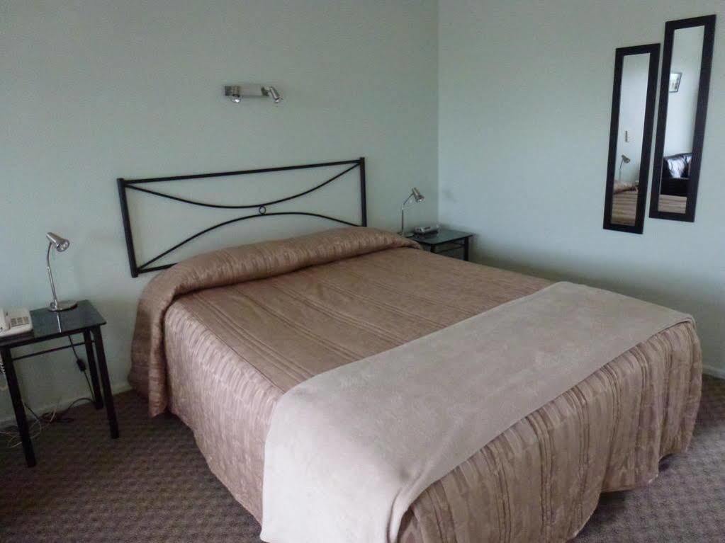 Tudor Lodge Motel Хоера Экстерьер фото